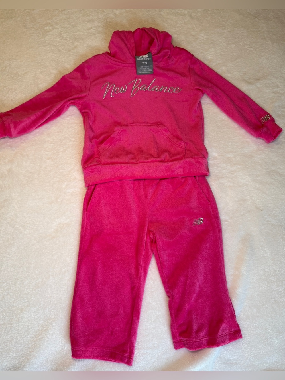 💕 New Balance Girls Pink Velour Hoodie & Pants Set – 12M